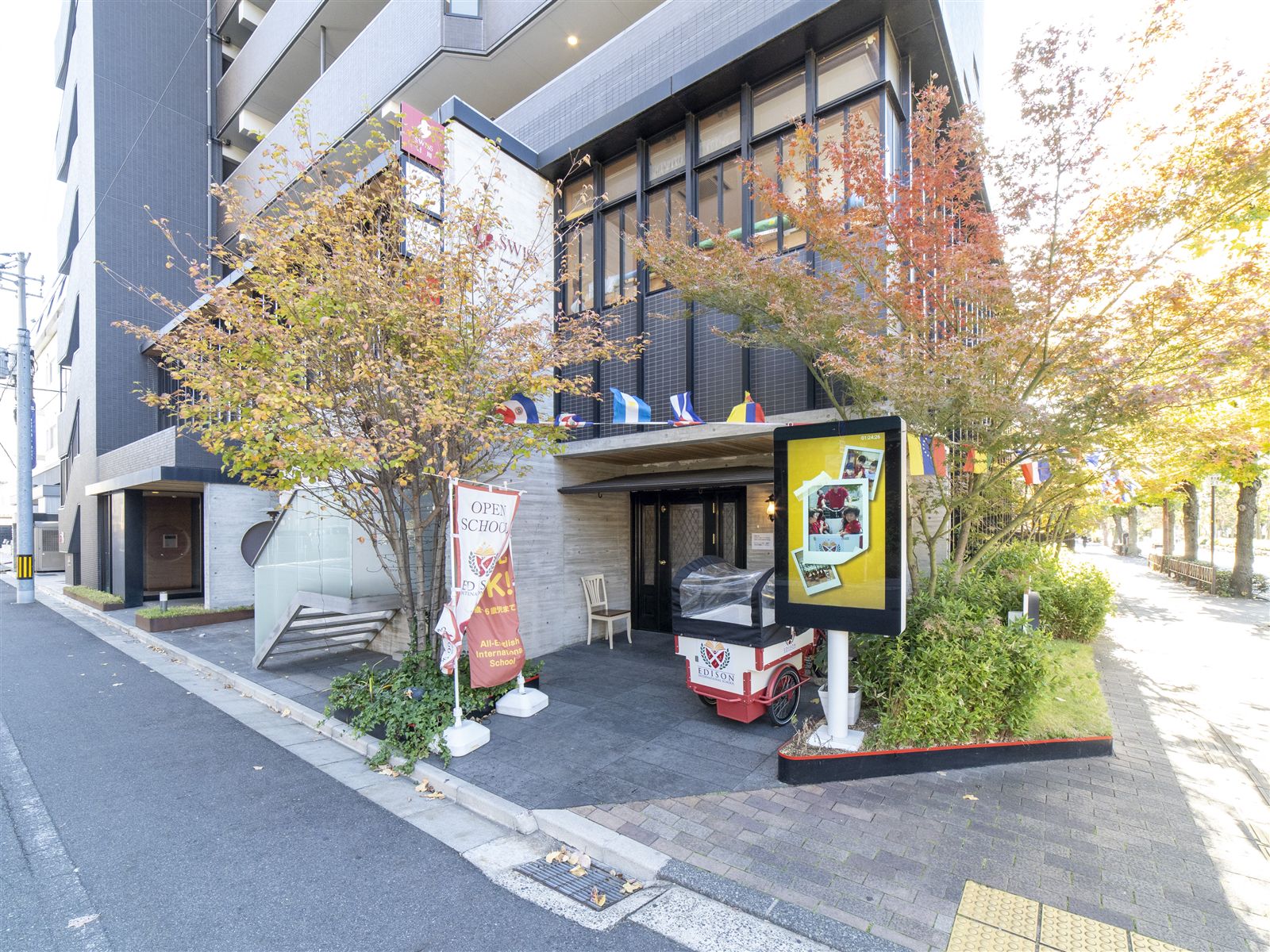 建物の外観（昼）